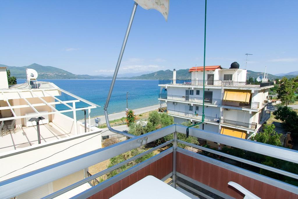 Valkaniotis Apartments Loutra Aidhipsou Exteriör bild